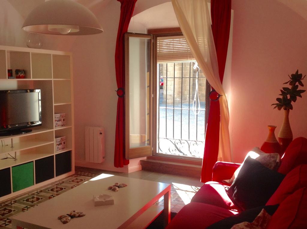 Apartamentos La Machacona Plaza De Santiago Caces Quarto foto