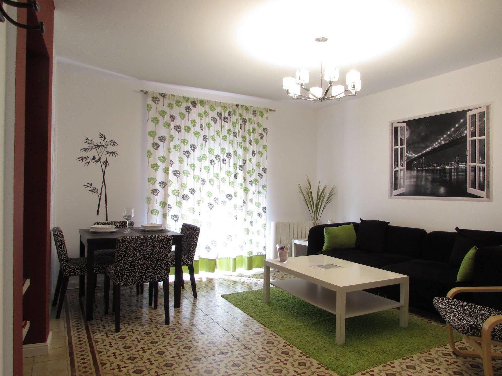 Apartamentos La Machacona Plaza De Santiago Caces Exterior foto